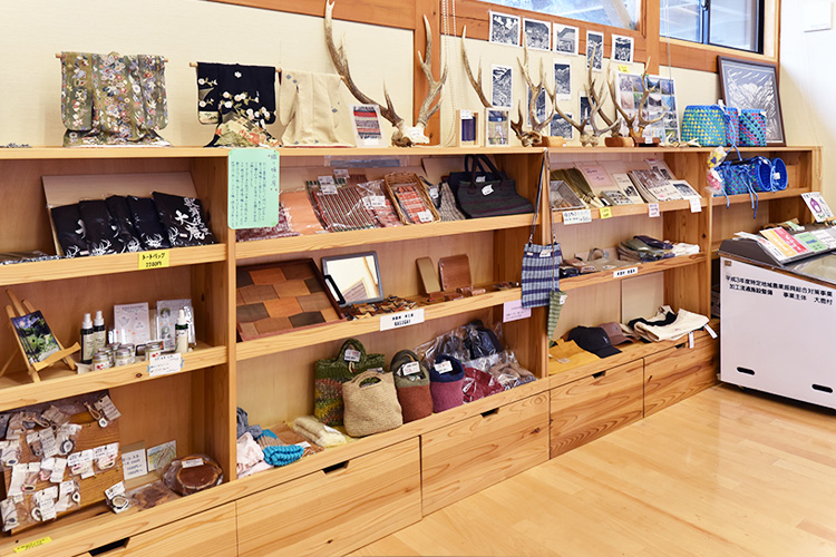 ハンドメイド作品・クラフト作品コーナー 南信州大鹿村 塩の里直売所 ハンドメイド作品・クラフト作品コーナー 南信州大鹿村 塩の里直売所